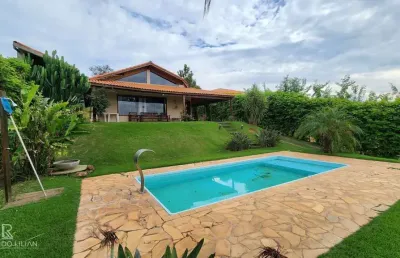 Maravilhosa chacara na cidade de atibaia - 3 dormitórios, piscina, espaço gourmet e 1000m² de terreno. condomínio de chácaras pararanga - laranjal - atibaia/sp
