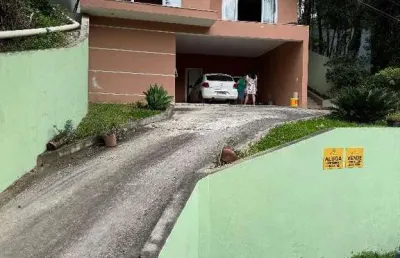 Linda casa à venda no condomínio chácara do rosário - conforto e natureza!
