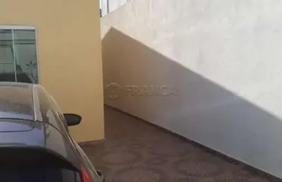 Excelente casa com piscina no vila branca - 02 dormitórios