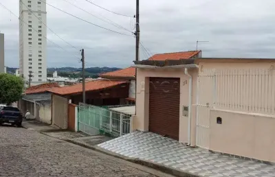 Casa de 04 dormitórios ( sendo 01 suite ) á venda região central de jacareí