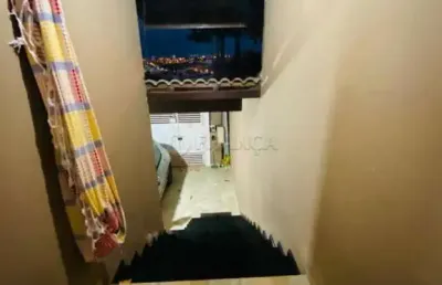 Casa 02 dormitórios sendo 01 suite - parque santo antonio jacareí sp