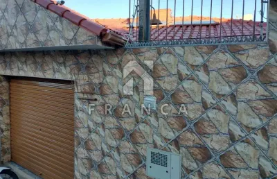 Casa 02 dormitorios com edicula de 01 dormitorio santa branca sp