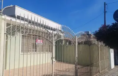 Procurando um imóvel que combine conforto para sua família e um excelente potencial para seu negócio? este é o lugar perfeito!  3 dormitórios, sendo 1 suíte espaçosa para mais privacidade.