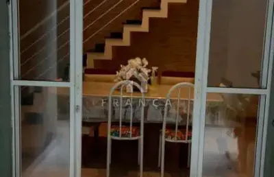 Casa com 3 quartos para alugar no Loteamento Villa Branca, Jacareí 