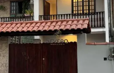 Casa duplex de 2 quartos e área gourmet churrasqueira e garagem