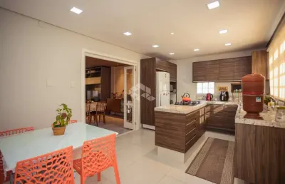 Casa com 3 quartos à venda na acesso zeno nóbrega de britto, 324, jardim itu sabará, porto alegre, 413 m2 por r$ 788.700