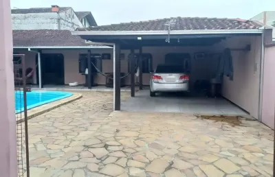 Casa semi mobiliada com piscina no bairro boemerwald