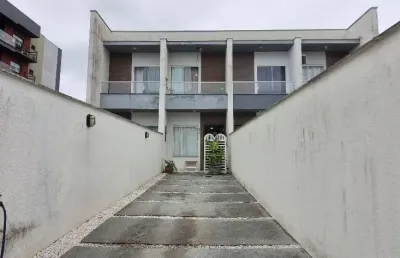Sobrado geminado muito bem localizado no aventureiro
