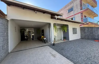 Casa com edícula localizado no bairro jardim iririu com exclusividade