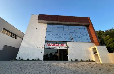 Apresentamos a você a nossa sala comercial, com um espaço moderno, arejado e bem iluminado!