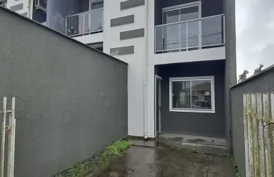 Sobrado geminado de 70m² com 2 dormitórios e sacada no bairro floresta