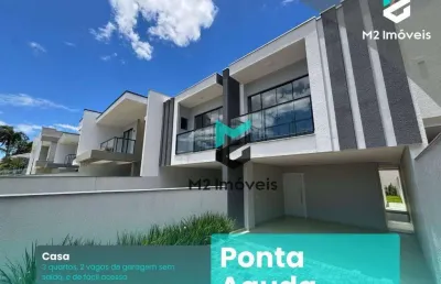Belíssimo sobrado com 3 suítes, 2 vagas de garagem e espaço externo para piscina, no bairro ponta aguda em blumenau!