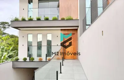 Lindo triplex novo com 154m² na fortaleza, com piscina, churrasqueira e amplo jardim nos fundos!