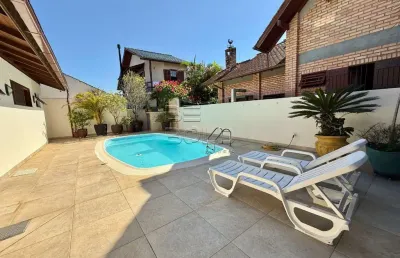 Casa em condomínio fechado com 5 quartos à venda na travessa américa, 68, coqueiros, florianópolis por r$ 2.650.000