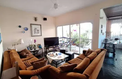 Casa térrea elevada com 4 quartos 4 suítes 4 vagas de garagem com piscina.