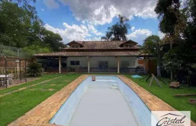 Casa na fazendinha com acessibilidade, lazer, natureza e casa de caseiro!