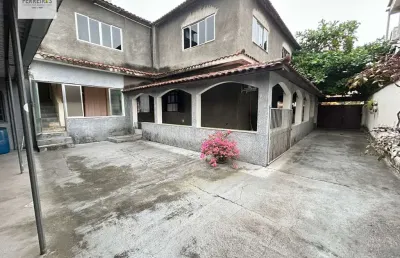 2 casas grandes em xerem com quintal e 5 quartos ao todo