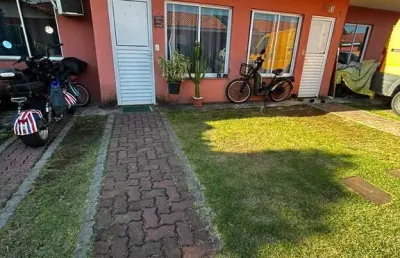 Casa linear em condomínio no bairro de chácara arcampo