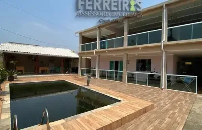 Imóvel de alto padrão em xerém com quintal e espaço de lazer