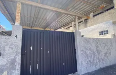 Casa frente de rua com 2 quartos + garagem financiada pelo banco.
