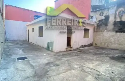 Casa localizada a poucos metros da w.luiz e carrefour.