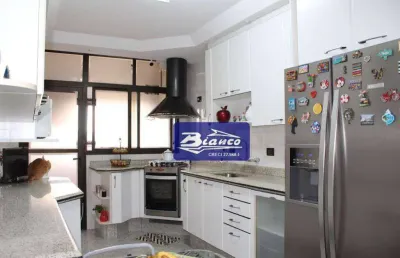 Vendo ou alugo apto com 2 suites e 4 vagas de garagem