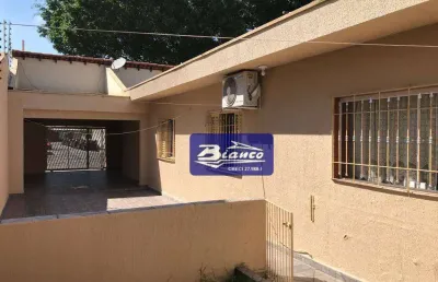 Casa térrea no jardim maia!! travessa da av. paulo faccini e colada ao bosque maia!