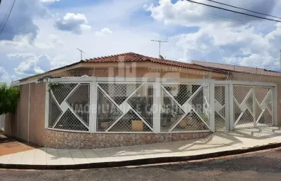 Casa com 4 quartos à venda no Jardim Ohara, Marília 