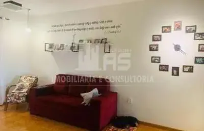 Casa à venda contendo 3 quartos sendo 1 suíte no jânio quadros.