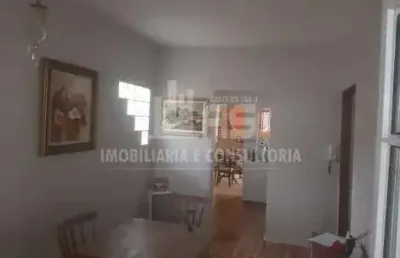 Casa à venda contendo 3 quartos sendo 1 suíte em vera cruz.