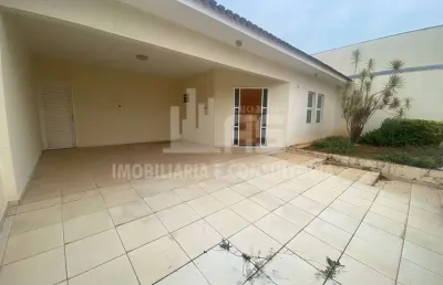 Casa a venda contendo 3 quartos sendo 1 suíte no parque da esmeraldas.