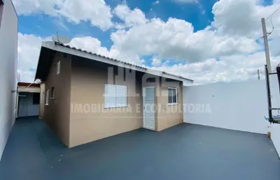 Casa a venda com 3 quartos sendo 1 suíte no residencial montana