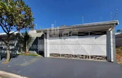 Casa para locação com 3 quartos sendo 1 suíte no jardim nazareth