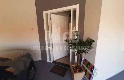 Casa a venda com 3 quartos sendo 1 suíte no figueirinha
