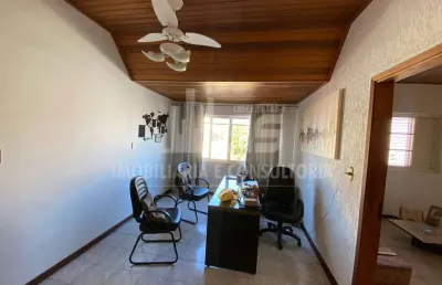Casa com 3 quartos à venda no Marília, Marília 