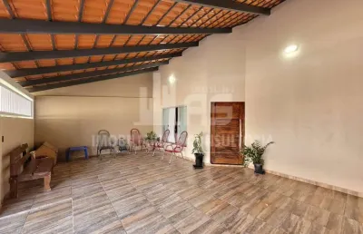 Casa com 3 quartos à venda no Jardim América, Marília 