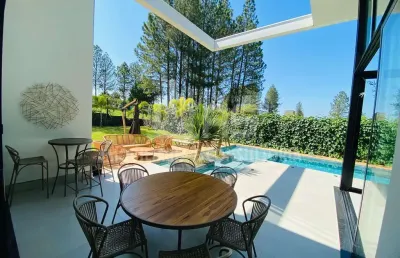 Casa alto padrão no vale do canaã com 4 suites e 5 banheiros.