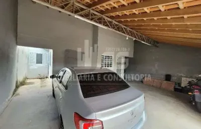 Casa a venda com 3 quartos sendo 1 suíte no figueirinha
