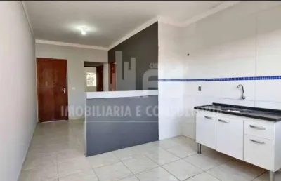Casa no jardim flamingo com 2 quartos e 1 banheiro.