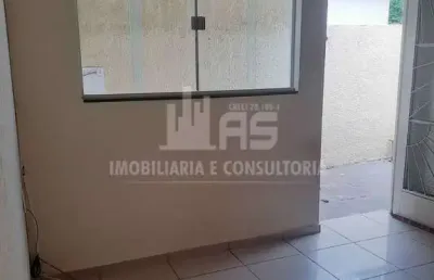 Casa à venda contendo 2 quartos no jardim dos lírios