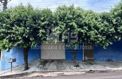 Casa localizada na zona norte de marilia com 3 quartos e 2 banheiros.