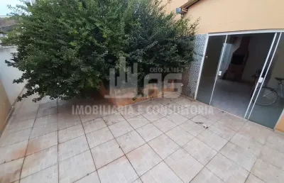 Casa à venda contendo 4 quartos sendo 1 suíte jardim lavínia