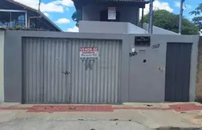 Linda casa em a“tima localizaa‡aƒo do bairro jardim das alterosas em betim