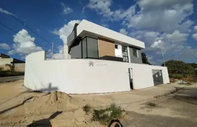 Linda casa de 03 quartos no bairro tiradentes em betim