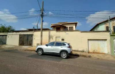 Excelente casa em lote 400 metros na melhor localizaa‡aƒo do bairro trašs barras em contagem