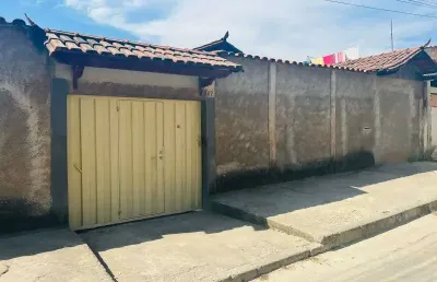 Excelente casa em lote de 720 metros no bairro praia em contagem