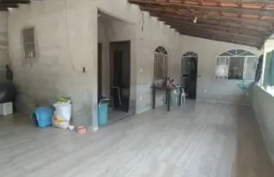 Excelente casa em lote de 480 metros no bairro praia em contagem