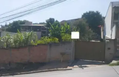 Excelente casa em lote de 700 metros no jardim das alterosas em betim