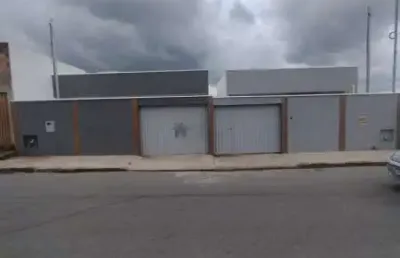 Otima casa em meio lote 3 quartos e suite em ibirite