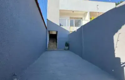 Linda casa geminada 03 quartos com suate no bairro niteroi em betim